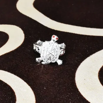 Red Tortoise Ring (कछुआ अंगूठी)