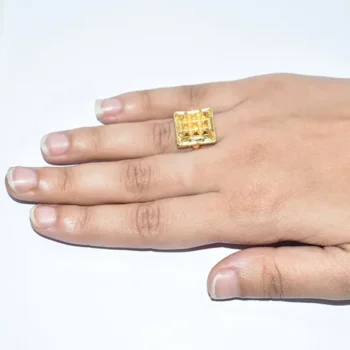 Pyramid Ring (पिरामिड अंगूठी)